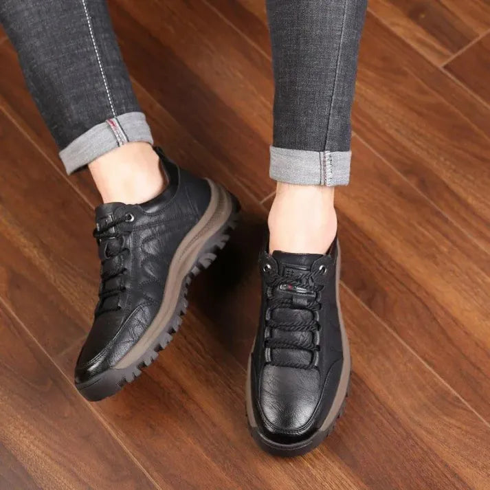 Ortopedická obuv chasst® | Ergonomicky navržená kožená obuv, která je pohodlná, stylová a prošla nejnáročnějším testem voděodolnosti a protiskluzové technologie.