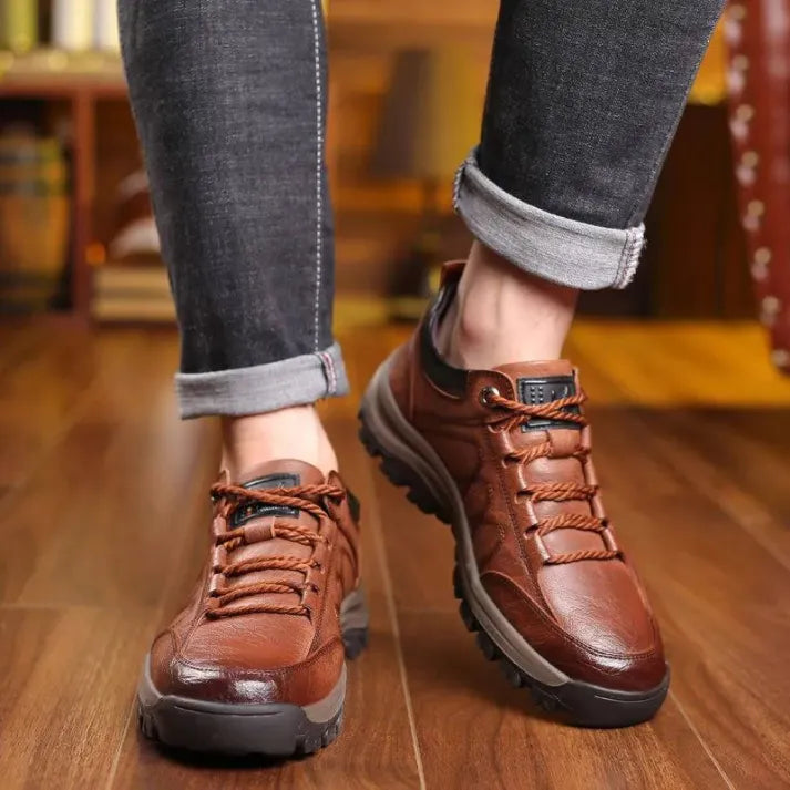 Ortopedická obuv chasst® | Ergonomicky navržená kožená obuv, která je pohodlná, stylová a prošla nejnáročnějším testem voděodolnosti a protiskluzové technologie.