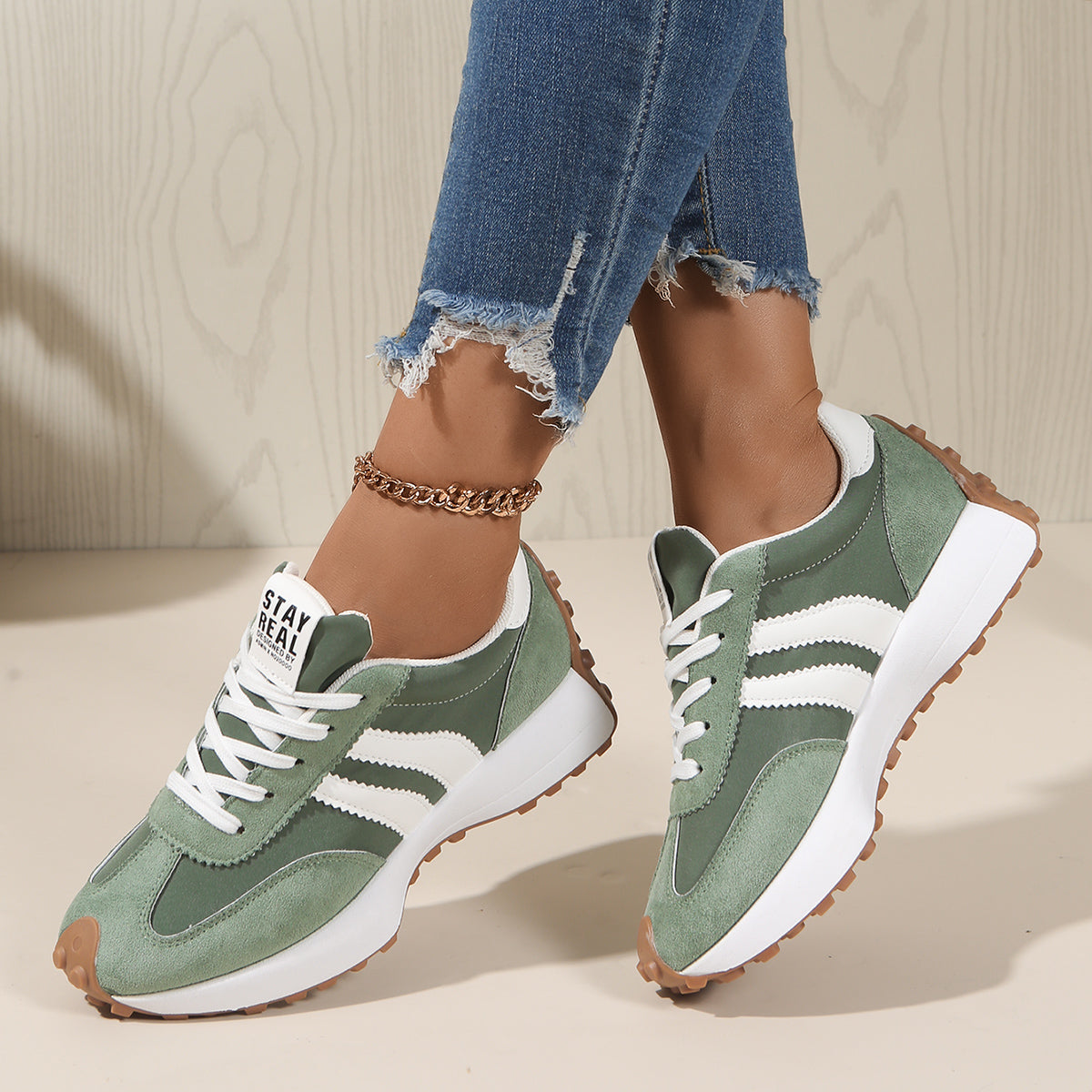 🔥 Sleva 50 % pouze dnes! Nenechte si to ujít! ⏰ Ergonomicky navržená ortopedická obuv – zajišťuje přirozenou oporu klenby 👞 Účinně zmírňuje bolesti nohou