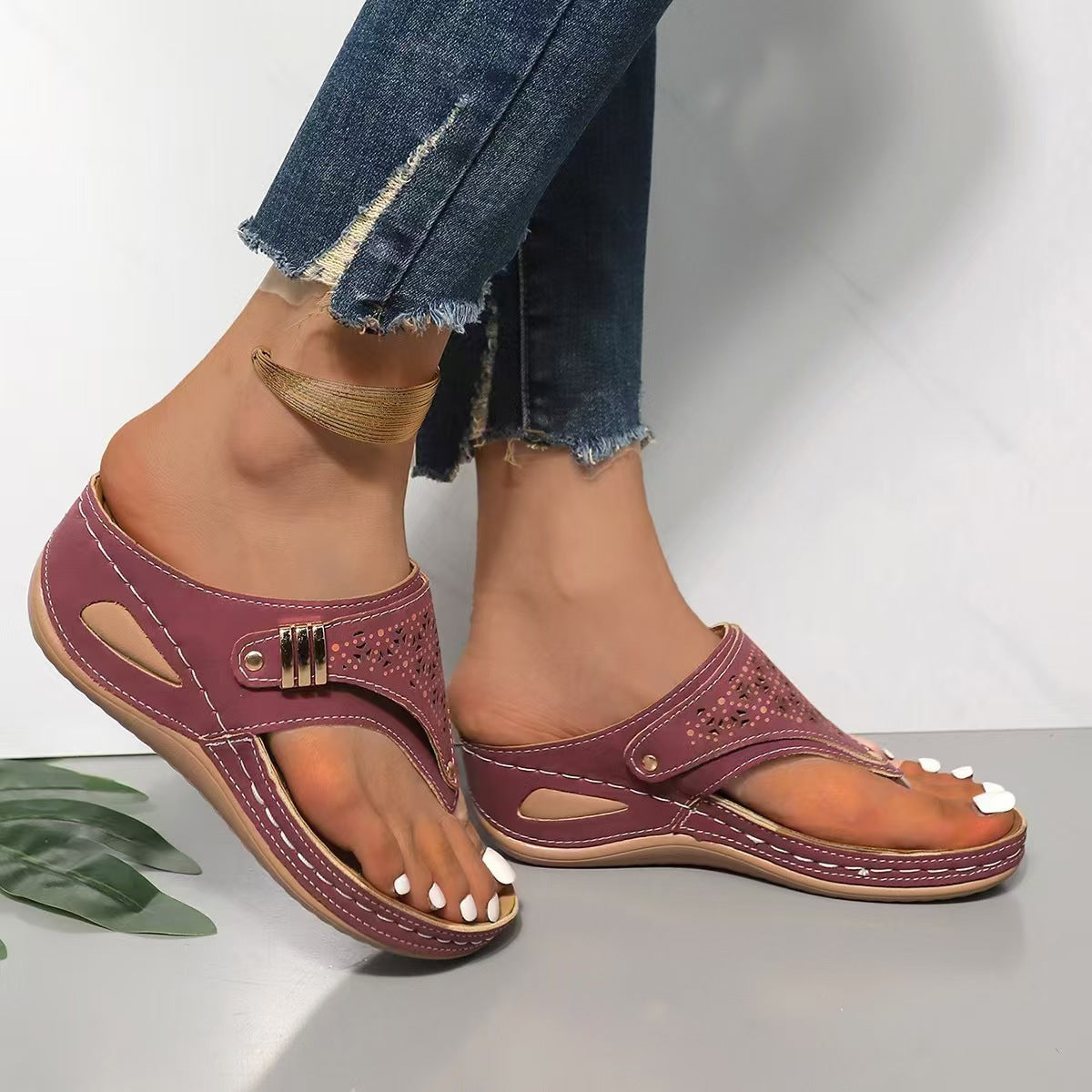 (🔥Letní speciál 50% sleva) Klasické letní dámské ortopedické sandály, které kombinují oporu a prodyšnost✅ Jsou chladivé a pohodlné na nošení ~ Chůze je snazší a pohodlnější.