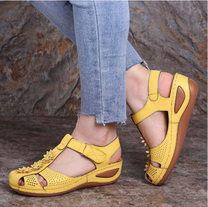 Sandály s ochranou prstů – s podporou klenby, které zmírňují bolest; lehké a tlumící nárazy.